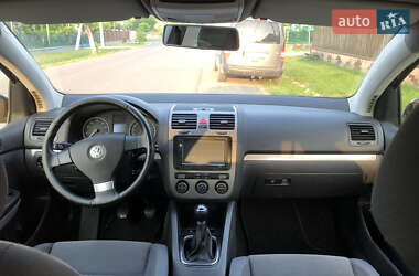 Хэтчбек Volkswagen Golf 2008 в 