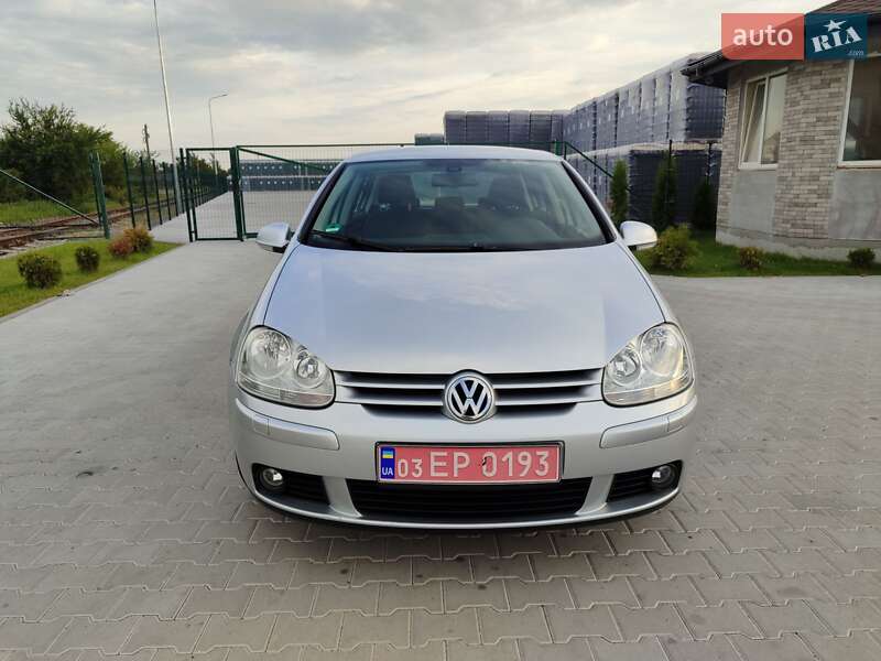 Хетчбек Volkswagen Golf 2007 в Сарнах