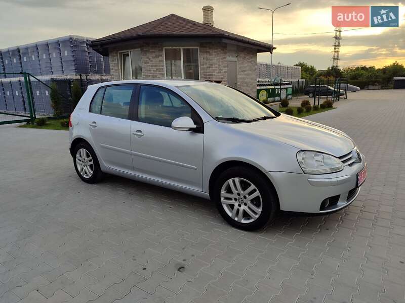 Хетчбек Volkswagen Golf 2007 в Сарнах