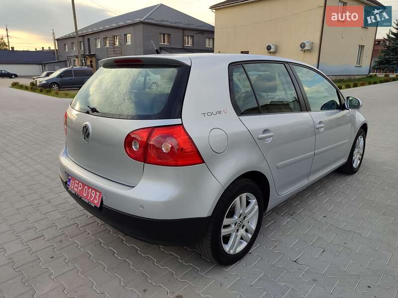 Хетчбек Volkswagen Golf 2007 в Сарнах