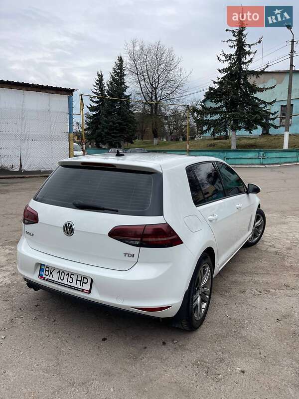 Хэтчбек Volkswagen Golf 2015 в Ровно