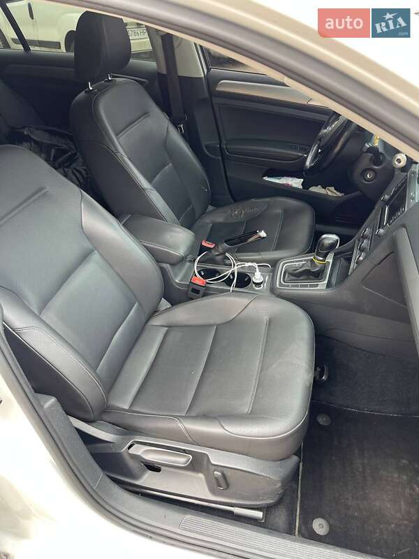 Хэтчбек Volkswagen Golf 2015 в Ровно