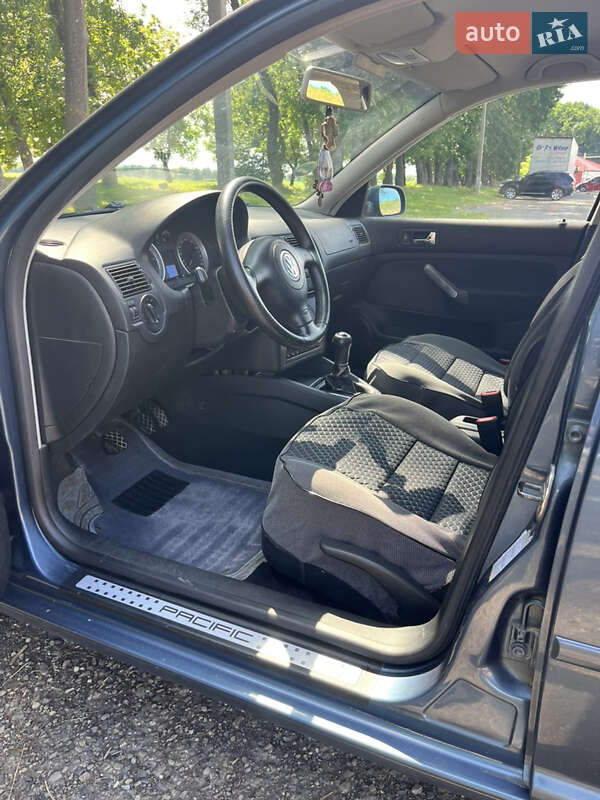 Універсал Volkswagen Golf 2003 в Чернівцях