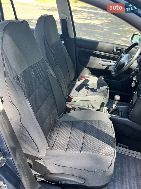 Універсал Volkswagen Golf 2003 в Чернівцях