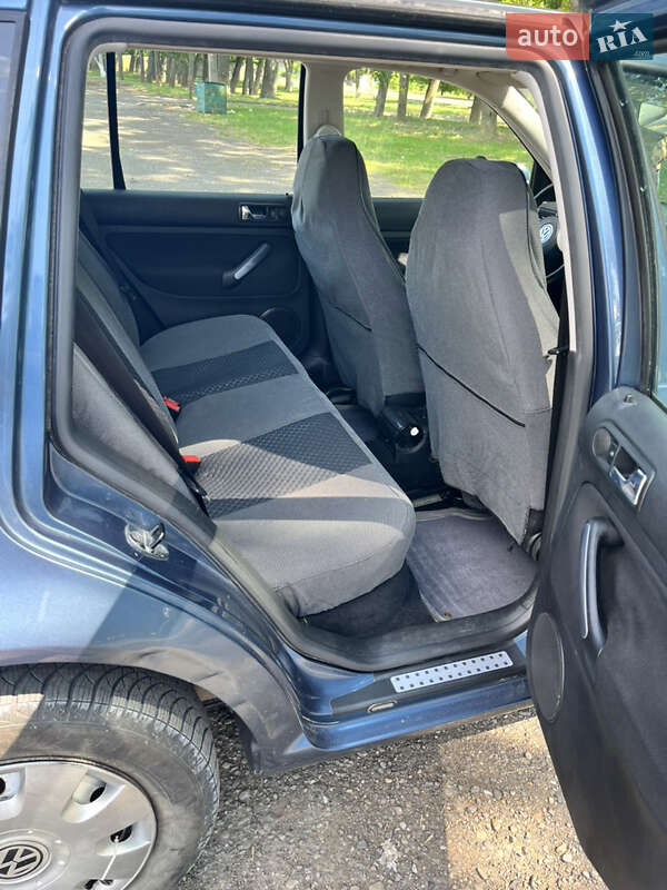 Універсал Volkswagen Golf 2003 в Чернівцях