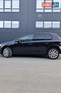 Хэтчбек Volkswagen Golf 2010 в 