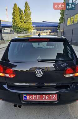 Хэтчбек Volkswagen Golf 2010 в 