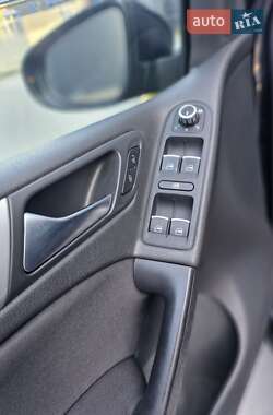 Хэтчбек Volkswagen Golf 2010 в 