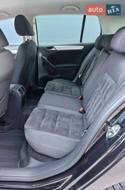 Хэтчбек Volkswagen Golf 2010 в 