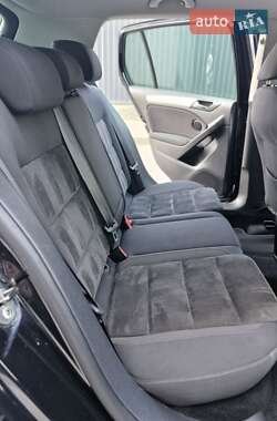 Хэтчбек Volkswagen Golf 2010 в 