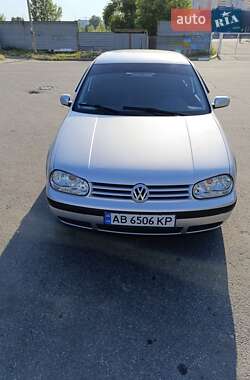 Хэтчбек Volkswagen Golf 2002 в Киеве