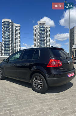 Хэтчбек Volkswagen Golf 2006 в 
