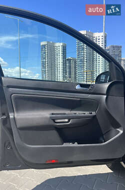 Хэтчбек Volkswagen Golf 2006 в 
