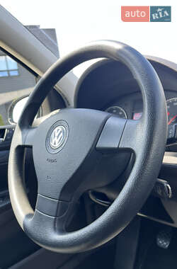 Хэтчбек Volkswagen Golf 2006 в 