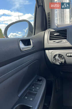 Хэтчбек Volkswagen Golf 2006 в 