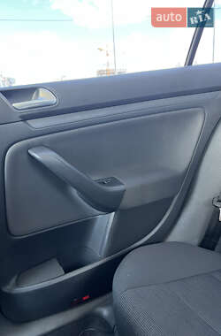 Хэтчбек Volkswagen Golf 2006 в 