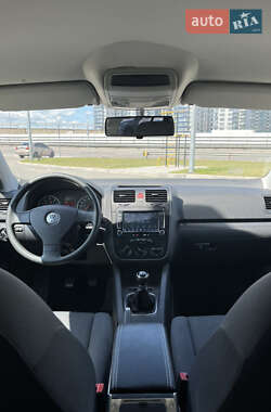 Хэтчбек Volkswagen Golf 2006 в 