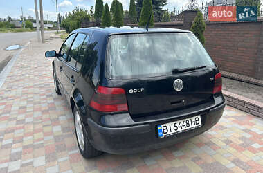 Хэтчбек Volkswagen Golf 2000 в 