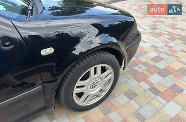 Хэтчбек Volkswagen Golf 2000 в 