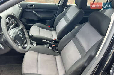 Хэтчбек Volkswagen Golf 2000 в 