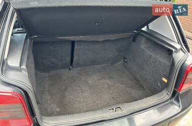 Хэтчбек Volkswagen Golf 2000 в 