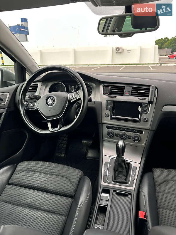 Универсал Volkswagen Golf 2014 в Киеве