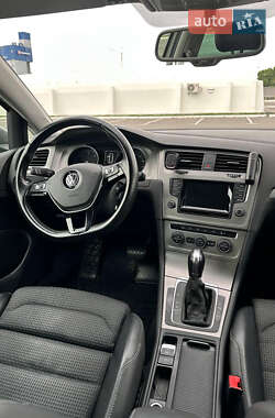 Универсал Volkswagen Golf 2014 в 