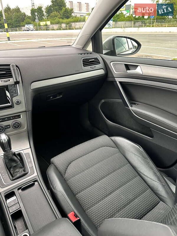 Универсал Volkswagen Golf 2014 в Киеве