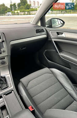 Универсал Volkswagen Golf 2014 в 