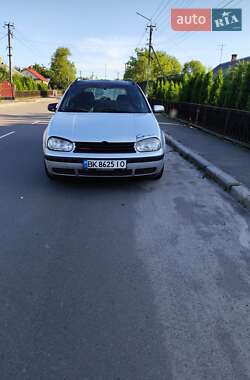 Універсал Volkswagen Golf 2002 в Зорі