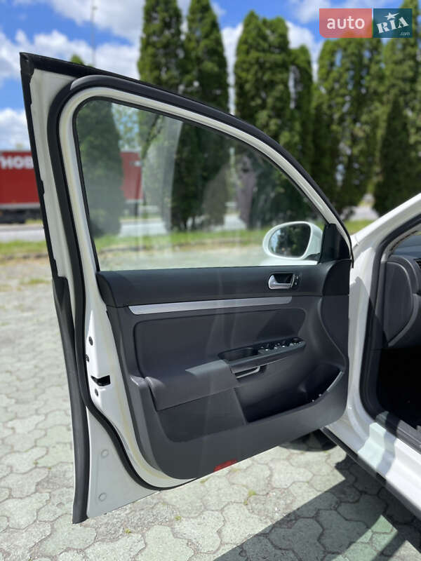 Универсал Volkswagen Golf 2008 в Ровно