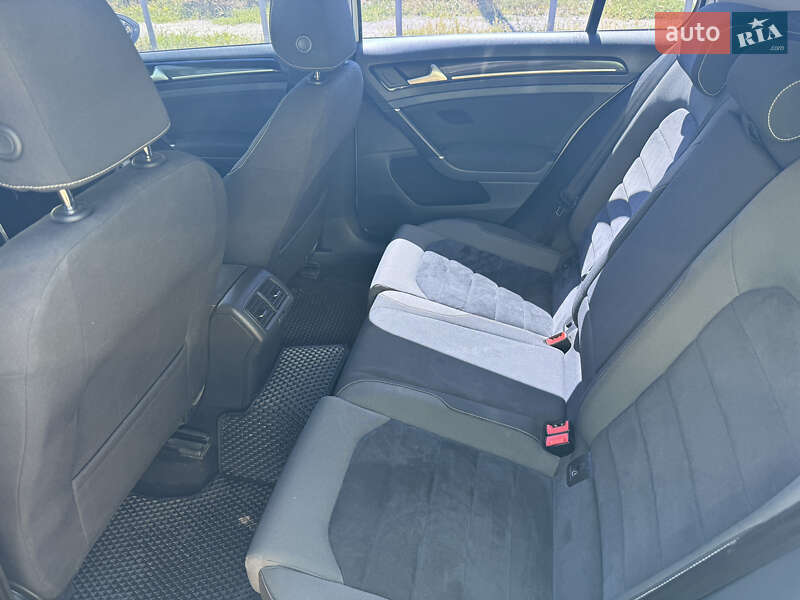 Хетчбек Volkswagen Golf 2013 в Харкові