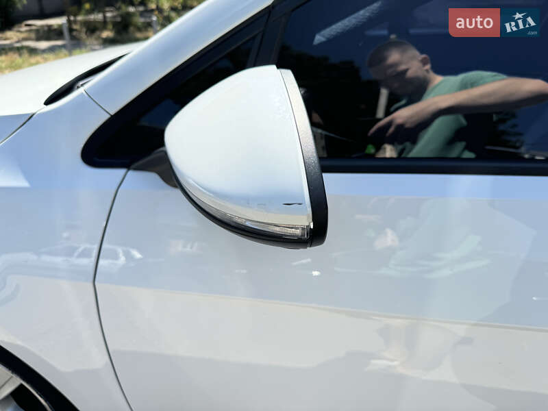 Хетчбек Volkswagen Golf 2013 в Харкові