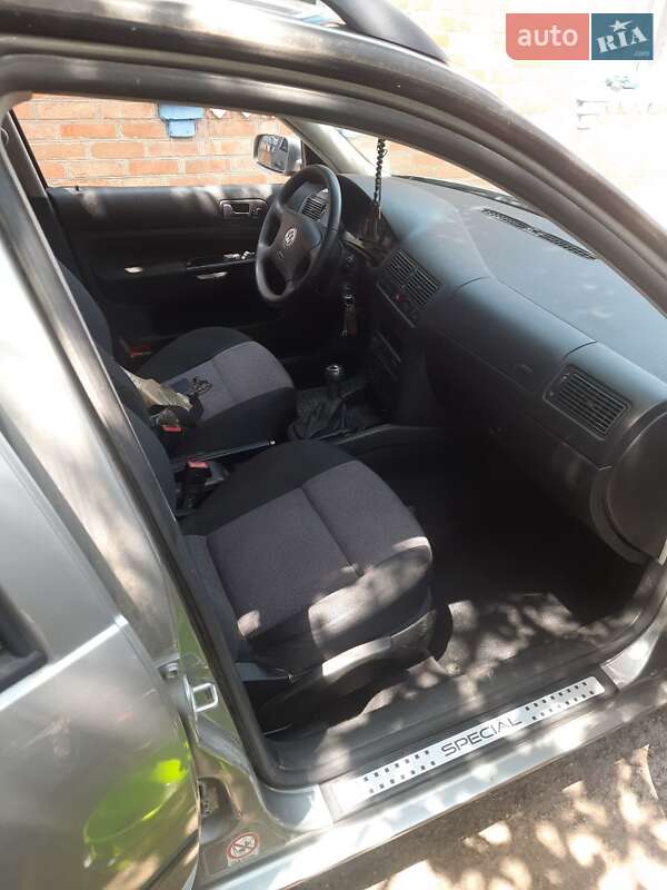 Универсал Volkswagen Golf 2002 в Знаменке