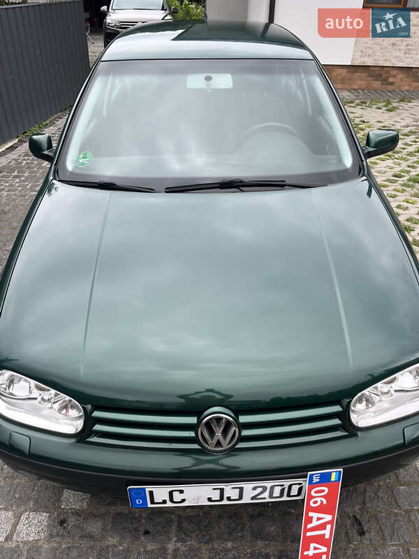 Хетчбек Volkswagen Golf 2000 в Звягелі