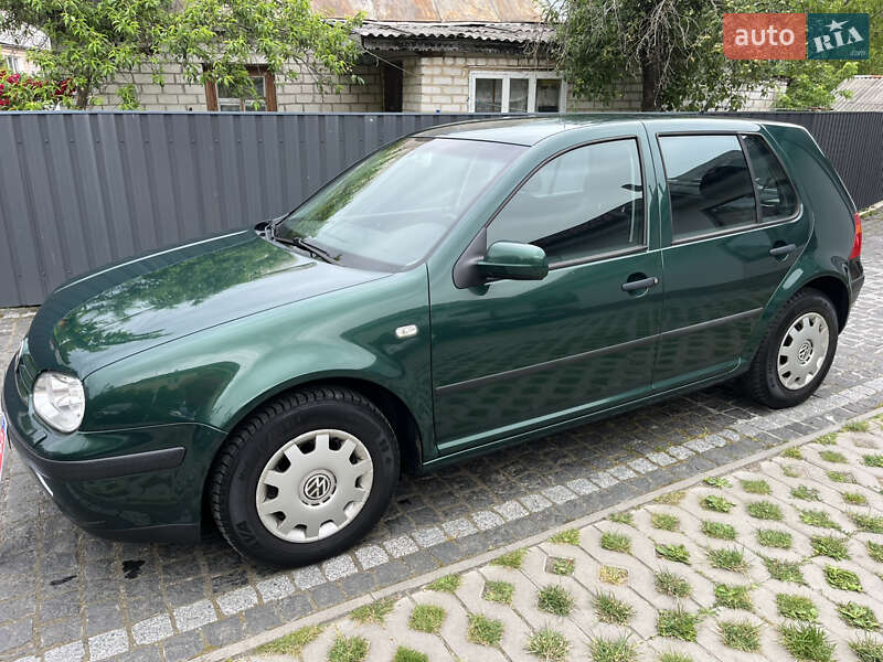 Хетчбек Volkswagen Golf 2000 в Звягелі