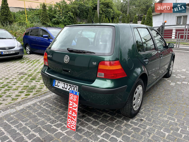 Хетчбек Volkswagen Golf 2000 в Звягелі
