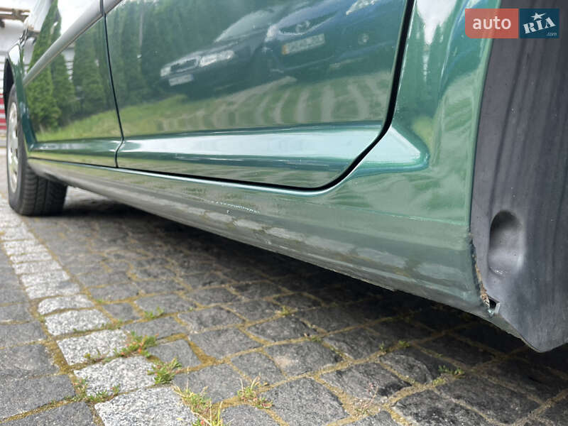 Хетчбек Volkswagen Golf 2000 в Звягелі