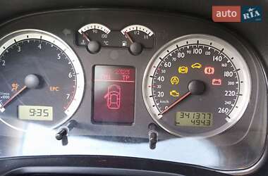 Хетчбек Volkswagen Golf 2003 в 