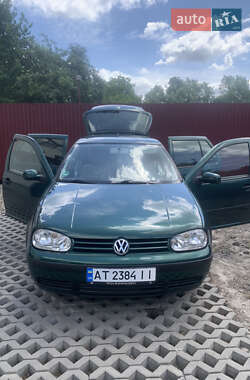 Хетчбек Volkswagen Golf 2000 в Бурштині