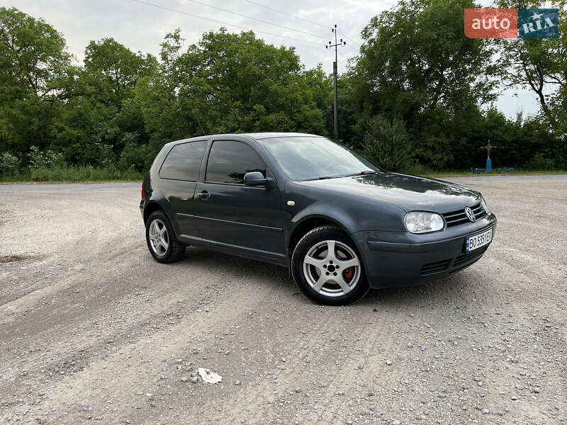 Хетчбек Volkswagen Golf 2001 в Чорткові