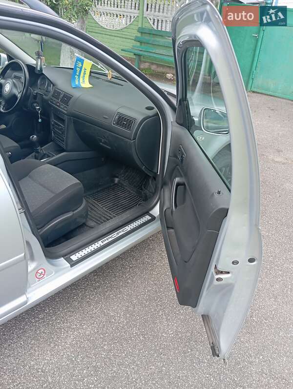 Универсал Volkswagen Golf 2004 в Яготине