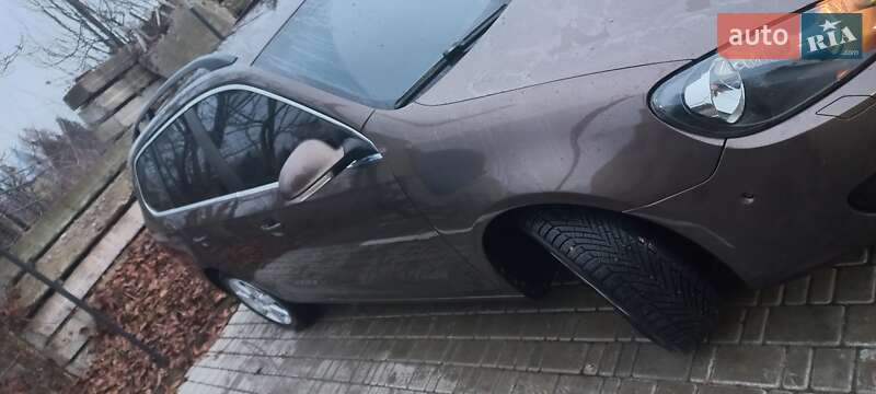 Універсал Volkswagen Golf 2011 в Луцьку