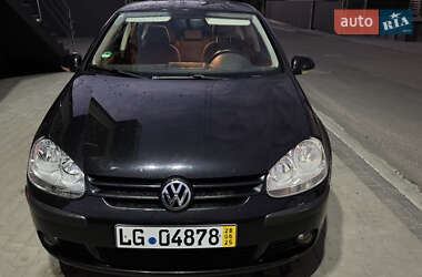 Хэтчбек Volkswagen Golf 2007 в Брошневе-Осаде