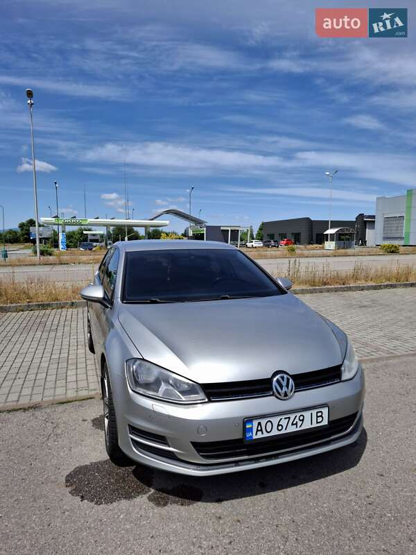 Хэтчбек Volkswagen Golf 2012 в Тячеве