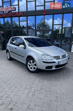 Хэтчбек Volkswagen Golf 2005 в Ровно
