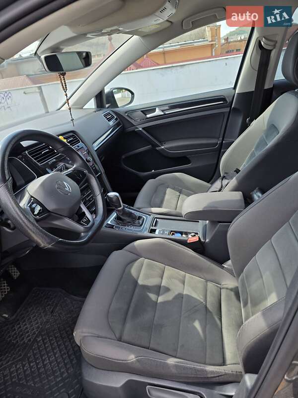 Хэтчбек Volkswagen Golf 2017 в Мукачево