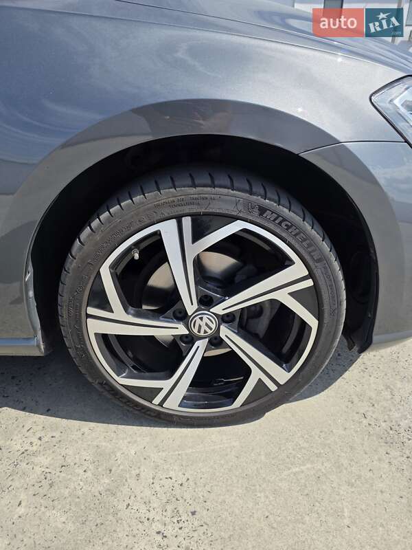 Хэтчбек Volkswagen Golf 2017 в Мукачево