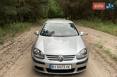 Хэтчбек Volkswagen Golf 2004 в Великой Багачке