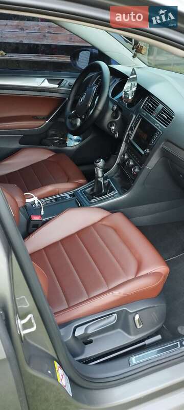 Универсал Volkswagen Golf 2014 в Вишневом